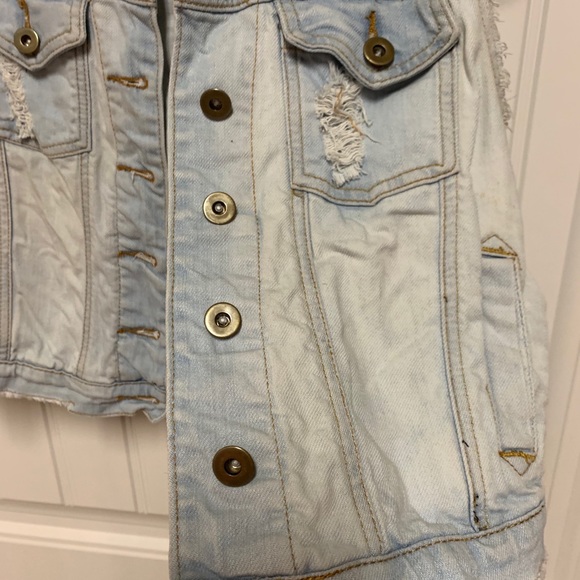 Grungy Jean Vest - Picture 3 of 4